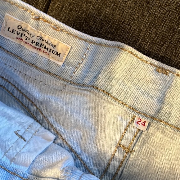 Levi’s Jean Shorts - Picture 4 of 4